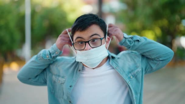 Syndrome Man Smiling Confident Wearing Medical Mask Park — Stock video