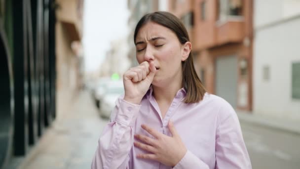 Young Hispanic Woman Coughing Street — Stock Video