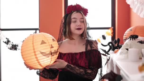 Young Blonde Woman Wearing Katrina Costume Holding Halloween Pumpkin Lamp — Stock video