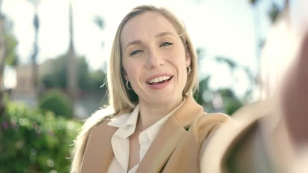 Young Blonde Woman Smiling Confident Having Video Call Park — Vídeos de Stock