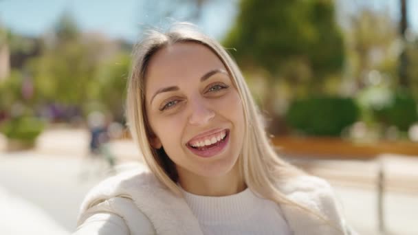 Young Woman Smiling Confident Having Video Call Park — Stok video