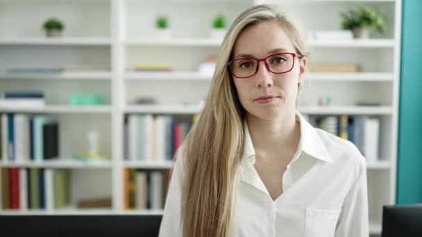 Young Blonde Woman Teacher Smiling Confident Standing Library University — Stok video