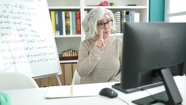 Middle Age Woman Grey Hair Teacher Teaching Online Maths Lesson — Vídeo de Stock