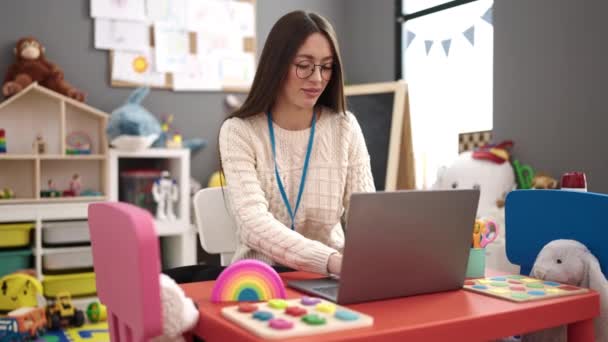 Young Beautiful Hispanic Woman Preschool Teacher Using Laptop Sitting Table — Video Stock