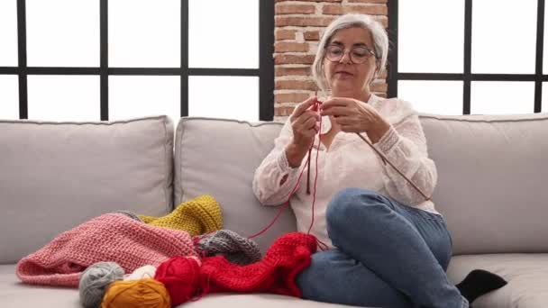 Middle Age Grey Haired Woman Smiling Confident Sewing Using Wool — Vídeos de Stock