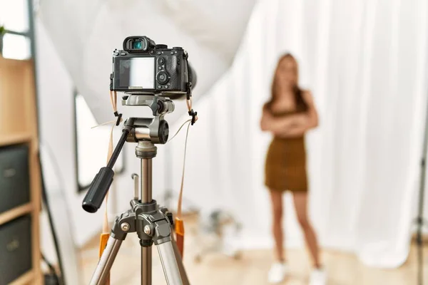 Stock image Young caucasian woman model having photo shooting photo studio