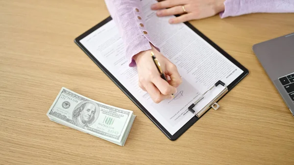 Young Blonde Woman Signing Contract Dollars Table Table — Stock Photo, Image