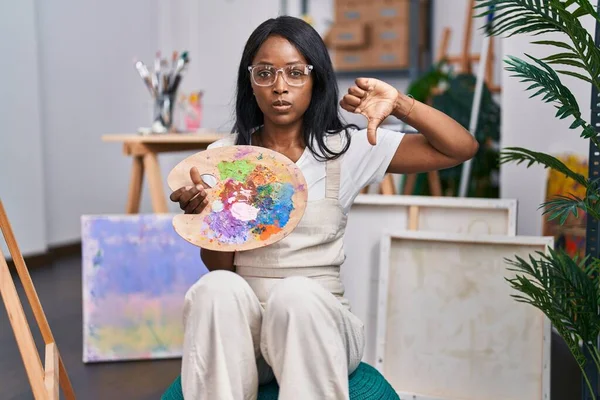African Young Woman Holding Painter Palette Angry Face Negative Sign — Stock Photo, Image