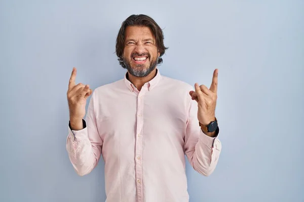 Handsome Middle Age Man Wearing Elegant Shirt Background Shouting Crazy — Stock Photo, Image