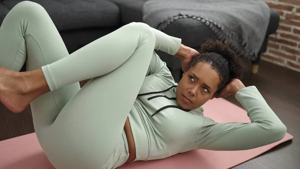 African American Woman Training Abs Exercise Home — ストック写真