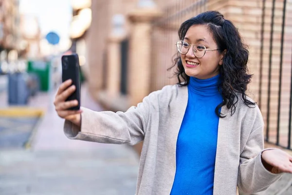 Young Chinese Woman Smiling Confident Having Video Call Street — Stockfoto
