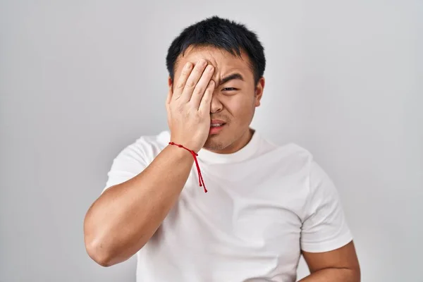 Young Chinese Man Standing White Background Yawning Tired Covering Half — Stock Photo, Image