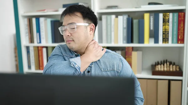 Young Chinese Man Student Using Computer Stressed Library University — Stock Photo, Image