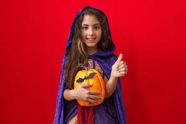 Pequena Menina Hispânica Vestindo Bruxa Halloween Traje Sorrindo Feliz Positivo — Fotografia de Stock