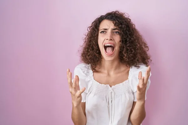 Hispanic Woman Curly Hair Standing Pink Background Crazy Mad Shouting — Stock Photo, Image