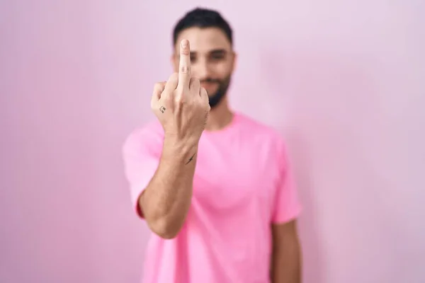Hispanic Young Man Standing Pink Background Showing Middle Finger Impolite — Stockfoto