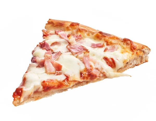 Шматок Італієвої Беконічної Піци Над Білим Ізольованим Фоном — стокове фото
