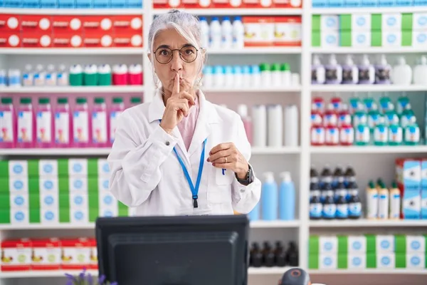 Middle Age Woman Tattoos Working Pharmacy Drugstore Asking Quiet Finger — Stock Photo, Image