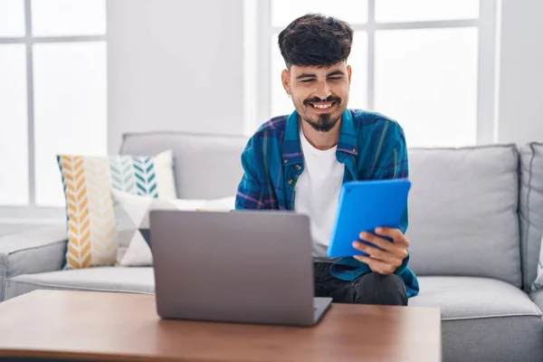 Young Hispanic Man Using Laptop Touchpad Sitting Sofa Home — Stockfoto
