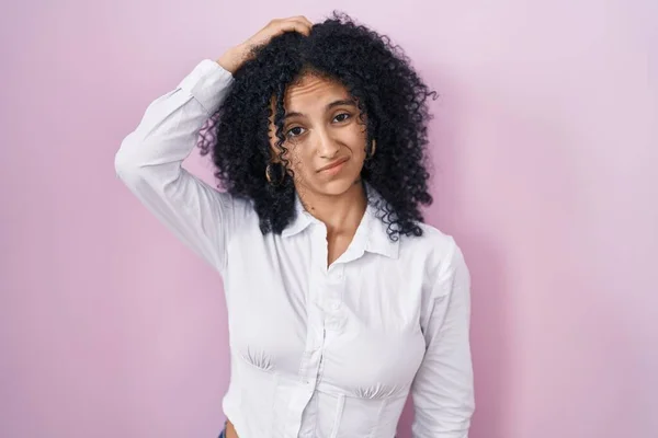 Hispanic Woman Curly Hair Standing Pink Background Confuse Wondering Question — Stock Photo, Image