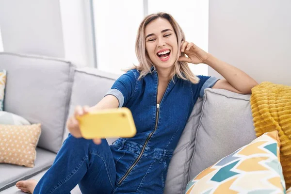 Young Woman Make Selfie Smartphone Sitting Sofa Home — Stock fotografie