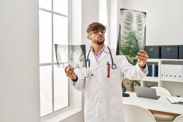 Young Arab Man Wearing Doctor Uniform Holding Xray Clinic — Stock Photo, Image