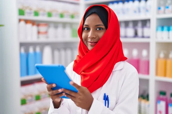 Young Beautiful Woman Pharmacist Using Touchpad Working Pharmacy — Stockfoto