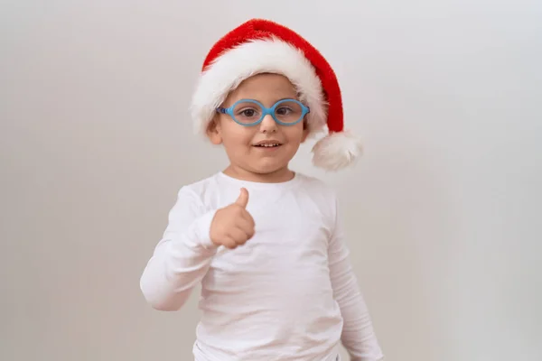 Pequeño Niño Hispano Con Gafas Sombrero Navidad Sonriendo Feliz Positivo —  Fotos de Stock