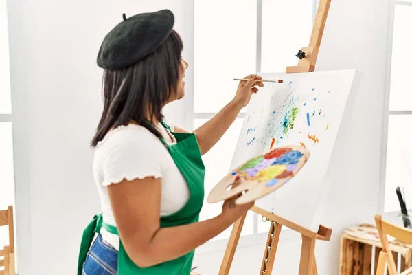 Hispanic Brunette Woman Painting Canvas Art Studio — Stok fotoğraf