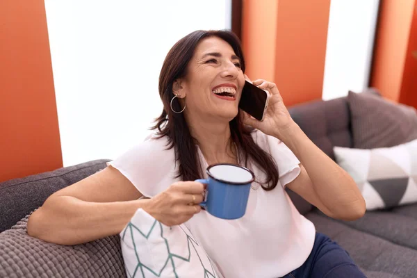 Middle Age Hispanic Woman Talking Smartphone Drinking Coffee Home — Fotografia de Stock