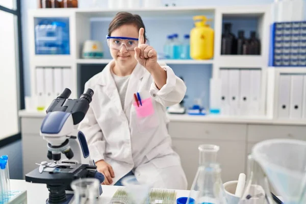 Hispanic Girl Syndrome Working Scientist Laboratory Pointing Finger Angry Expression — Stock Photo, Image