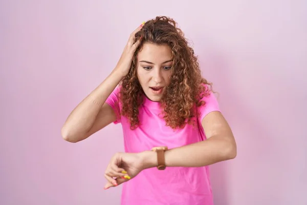 Young Caucasian Woman Standing Pink Background Looking Watch Time Worried — Stock Photo, Image
