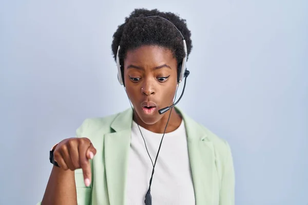 African American Woman Wearing Call Center Agent Headset Pointing Fingers — Stock Photo, Image