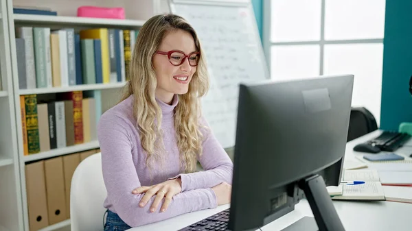 Young Blonde Woman Student Using Computer Studying Classroom — Stock Photo, Image