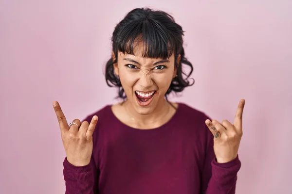 Young Beautiful Woman Standing Pink Background Shouting Crazy Expression Doing — Stockfoto
