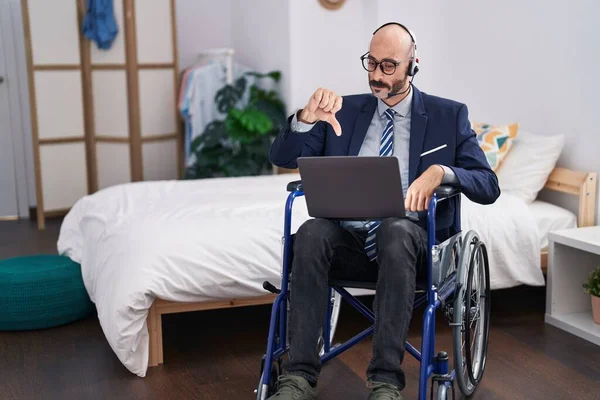 Hispanic Man Beard Sitting Wheelchair Doing Business Video Call Angry — Stock Photo, Image