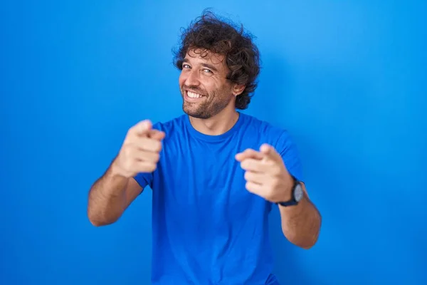 Hispanic Young Man Standing Blue Background Pointing Fingers Camera Happy — Photo