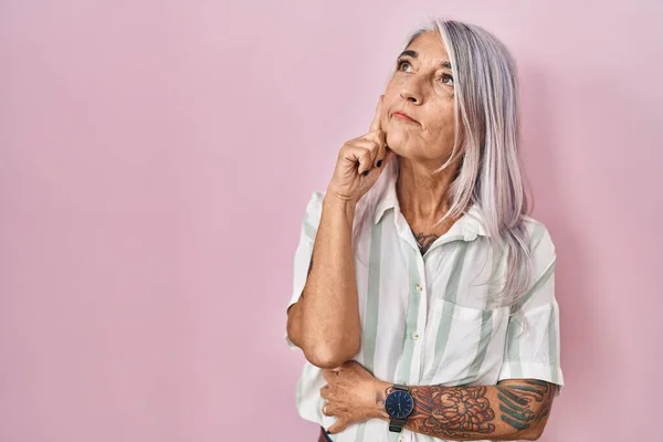 Middle Age Woman Grey Hair Standing Pink Background Serious Face — Stock Photo, Image