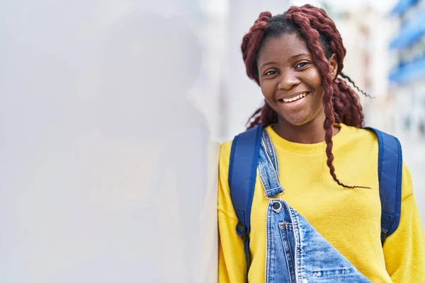 African American Woman Student Smiling Confident Wearing Backpack Street — Stock Photo, Image