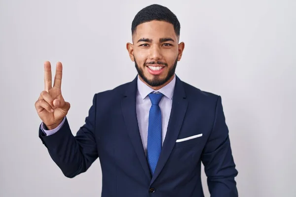 Junger Hispanischer Mann Businessanzug Und Krawatte Lächelt Mit Glücklichem Gesicht — Stockfoto