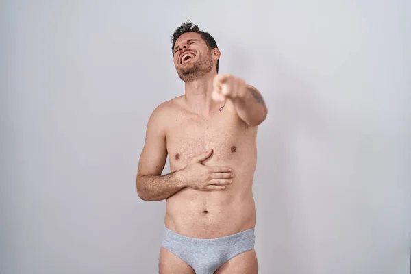 Çamaşırsız Genç Spanyol Adam Sana Gülüyor Eli Vücudunun Üzerinde Kamerayı — Stok fotoğraf