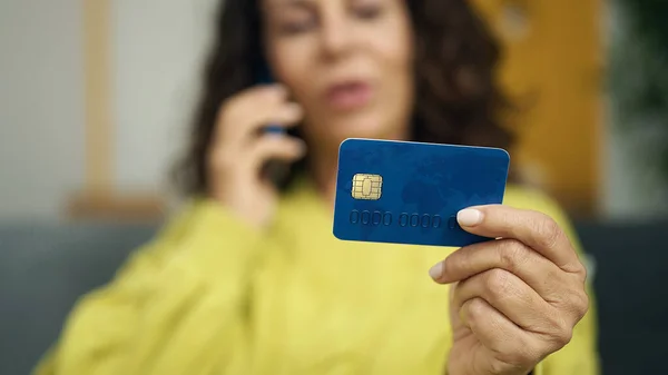 Middle Age Hispanic Woman Talking Smartphone Holding Credit Card Home —  Fotos de Stock
