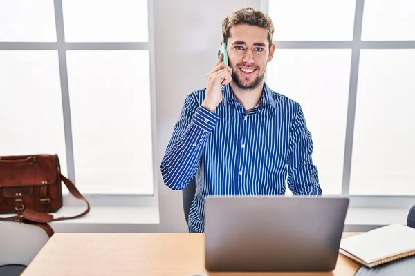 Young Man Business Worker Using Laptop Talking Smartphone Office — Stock Photo, Image