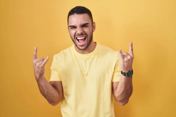 Young Hispanic Man Standing Yellow Background Shouting Crazy Expression Doing — 스톡 사진