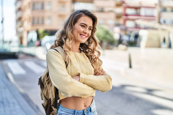 Young Woman Tourist Smiling Confident Walking Street — Zdjęcie stockowe