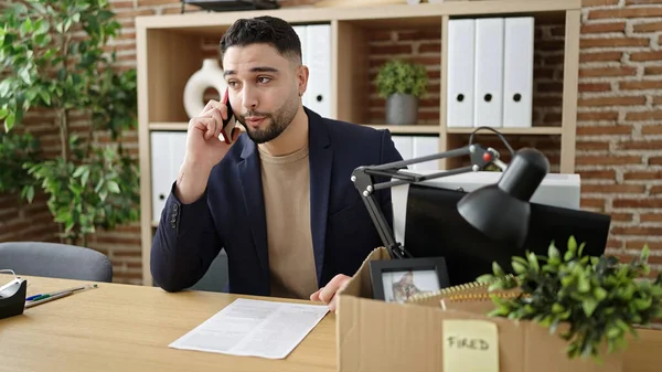 Young Arab Man Business Worker Unemployed Talking Smartphone Office — Stock Photo, Image