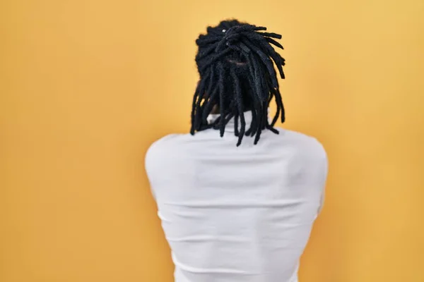 Hombre Africano Con Rastas Con Jersey Cuello Alto Sobre Fondo —  Fotos de Stock
