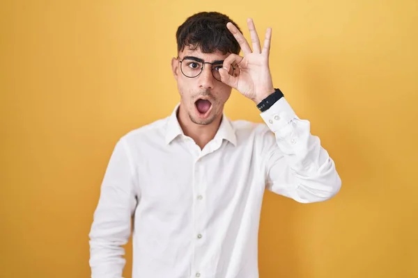 Young Hispanic Man Standing Yellow Background Doing Gesture Shocked Surprised — Stockfoto