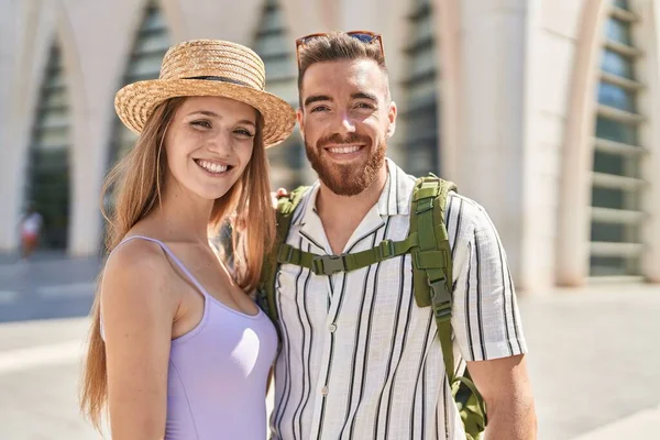 Man Woman Tourist Couple Smiling Confident Hugging Each Other Street — Foto Stock