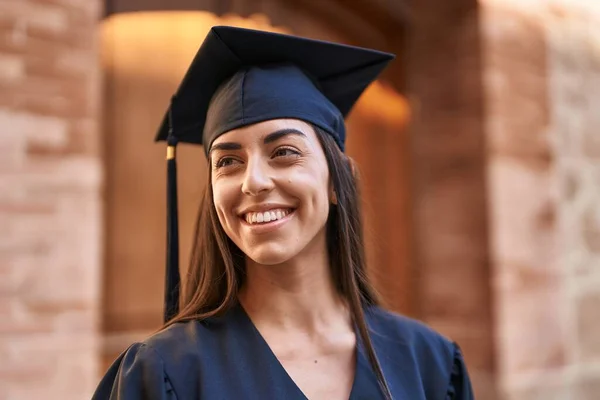 Young Hispanic Woman Wearing Graduated Uniform Standing University — Φωτογραφία Αρχείου